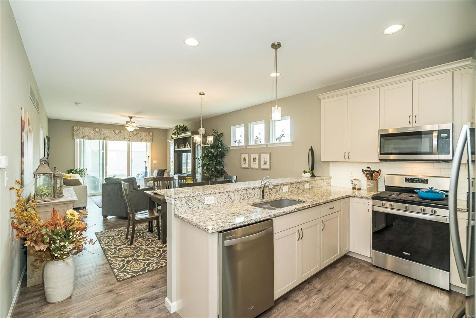 2nd image of 405 Copperfield Ct, Saint Charles, MO 63301 | MLS# MIS23018188