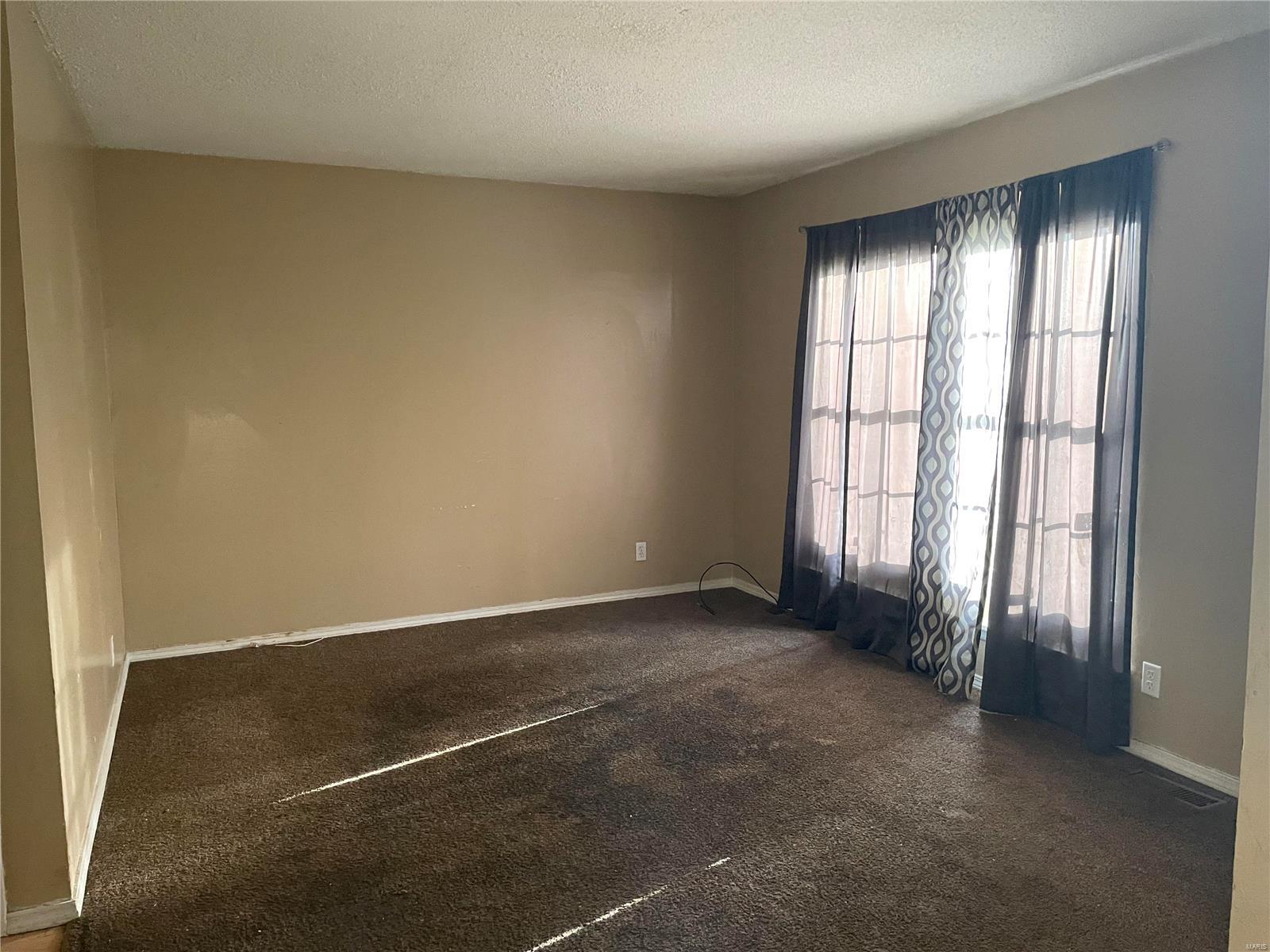 Homes for sale in Saint Louis, MO | 940 Maple Pl, Saint Louis, MO 63112 | MLS# MIS23020067