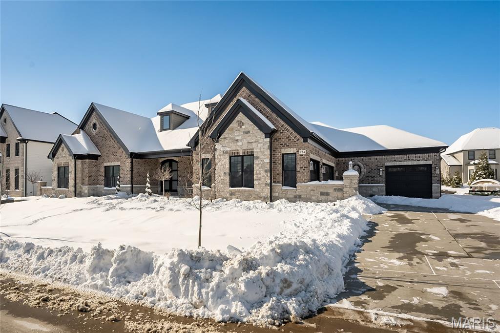 Homes for sale in Chesterfield, MO | 724 Silver Buck Ln, Chesterfield, MO 63005 | MLS# MIS23023024