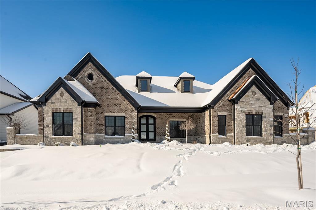 Homes for sale in Chesterfield, MO | 724 Silver Buck Ln, Chesterfield, MO 63005 | MLS# MIS23023024