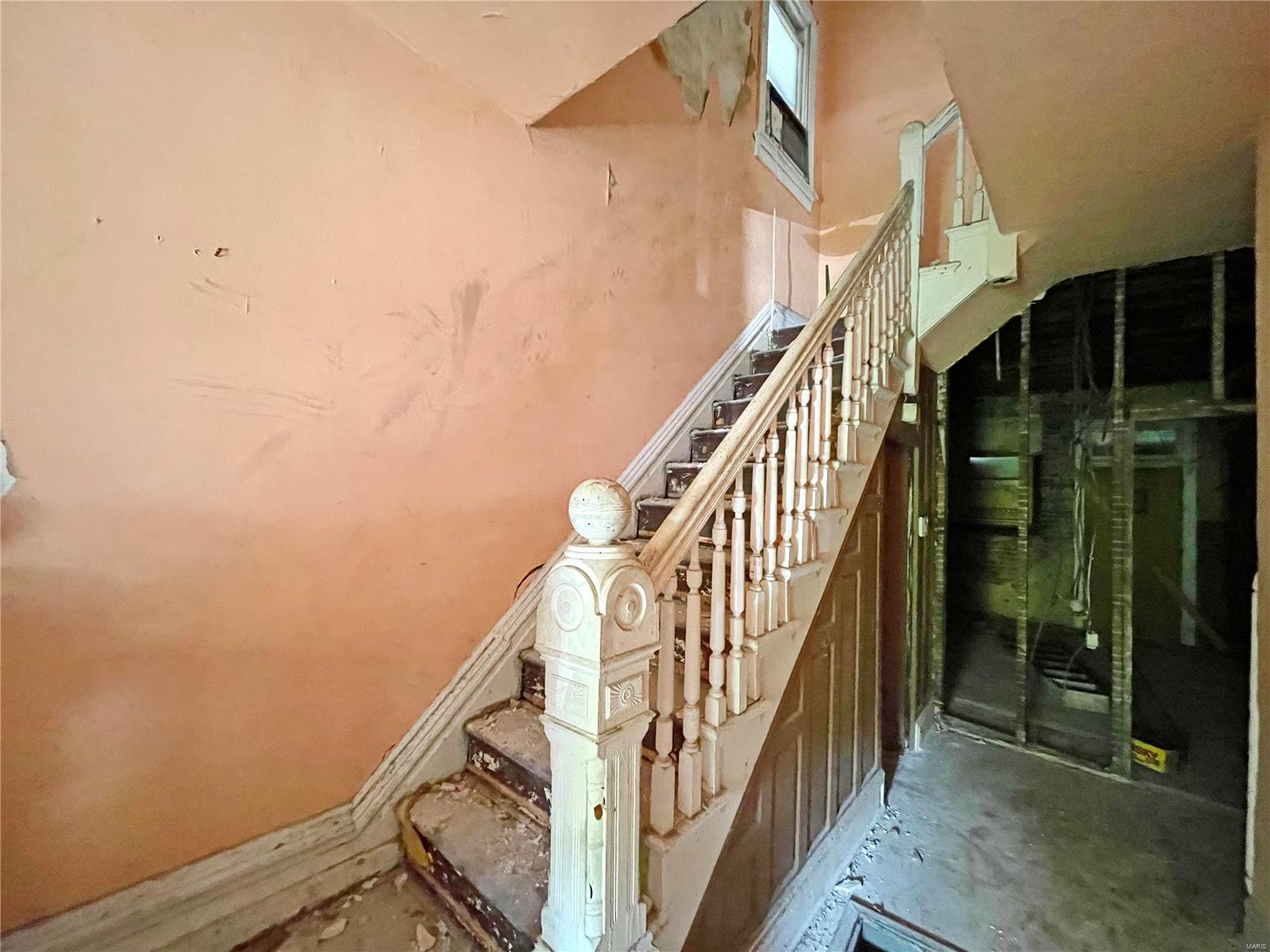 Homes for sale in Saint Louis, MO | 920 Bayard Ave, Saint Louis, MO 63108 | MLS# MIS23046991