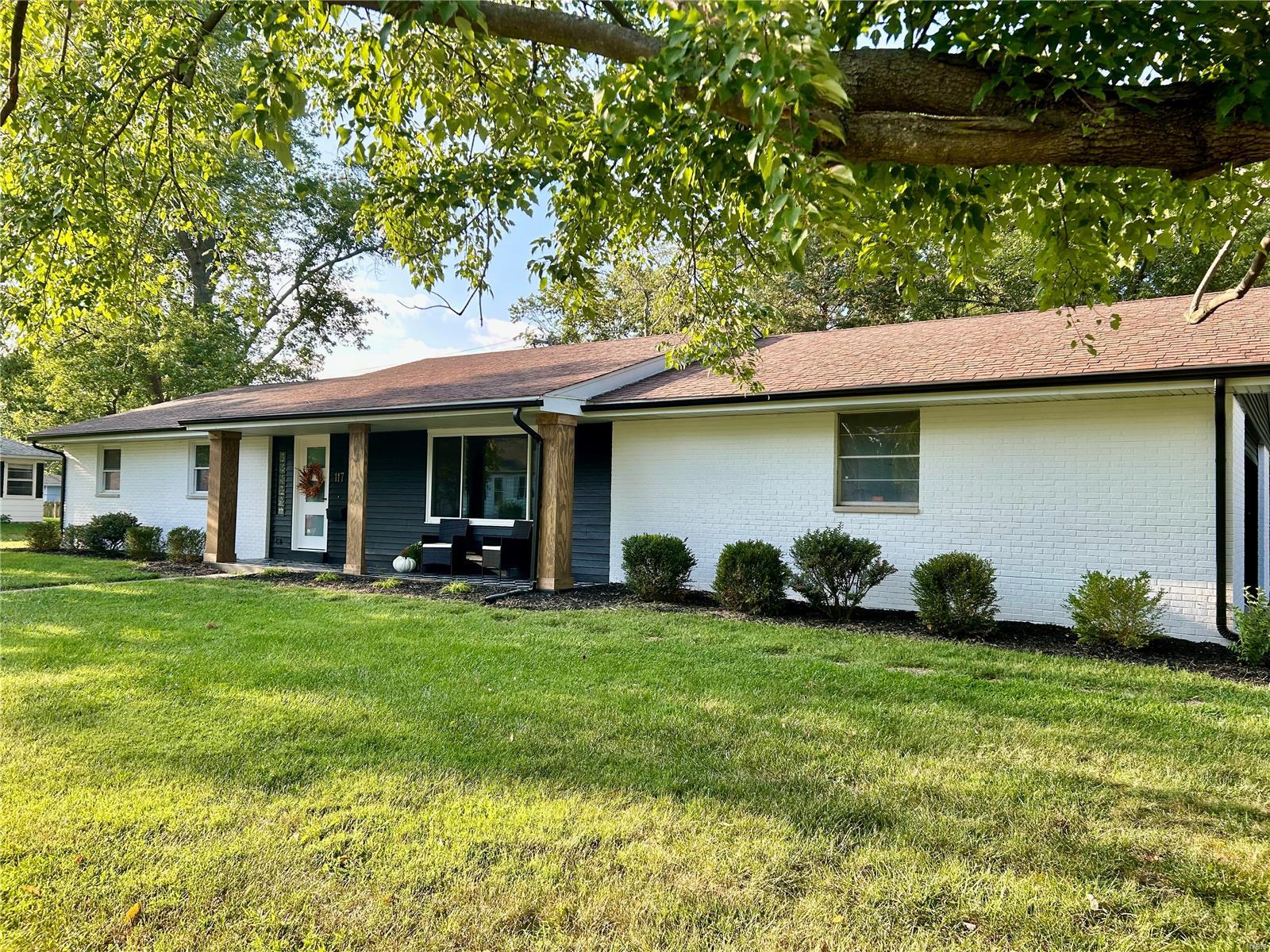 Homes for sale in Mascoutah, IL | 117 W Poplar St, Mascoutah, IL 62258 | MLS# MIS23062176