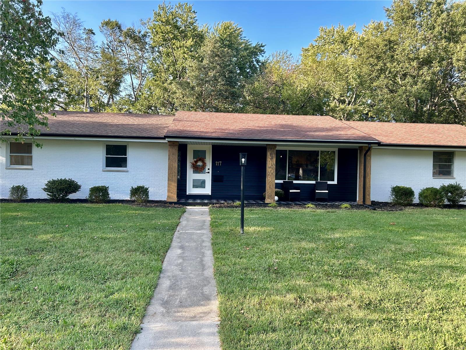 Homes for sale in Mascoutah, IL | 117 W Poplar St, Mascoutah, IL 62258 | MLS# MIS23062176