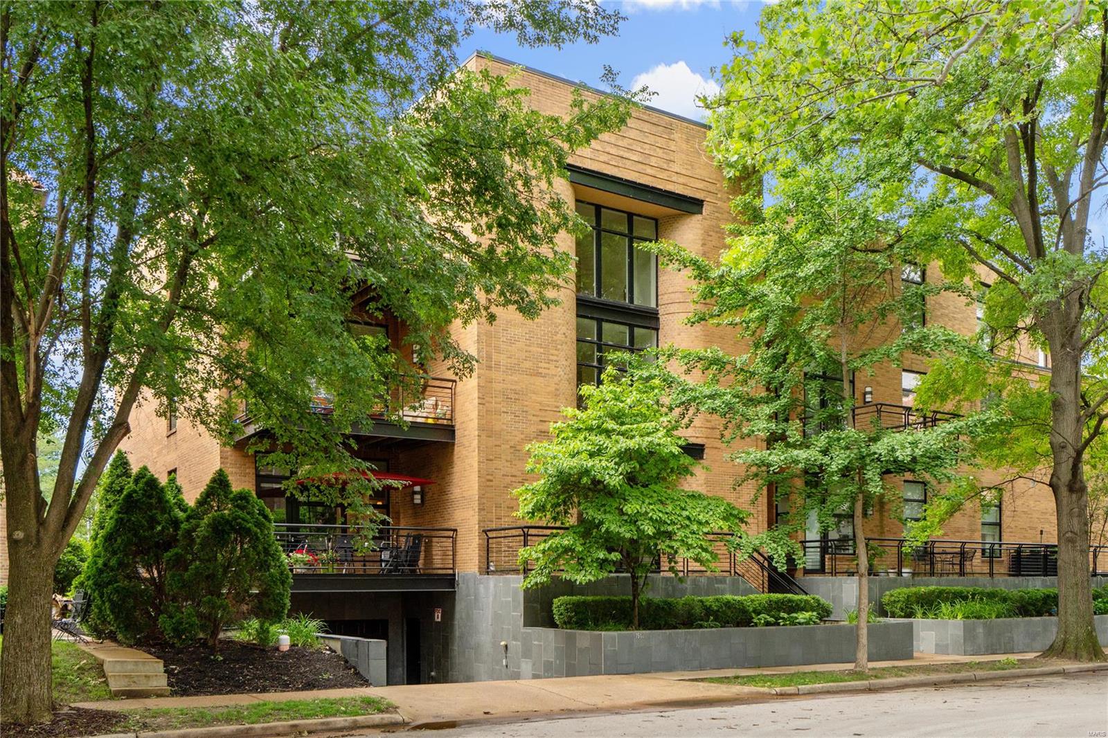 Homes for sale in St. Louis, MO | 7542 Cromwell Dr #2B, St. Louis, MO 63105 | MLS# MIS23072992