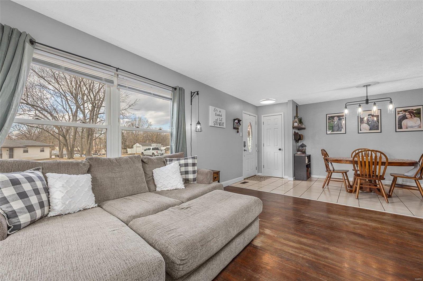 Homes for sale in St. Charles, MO | 1722 Barbara Dr, St. Charles, MO 63303 | MLS# MIS24009975