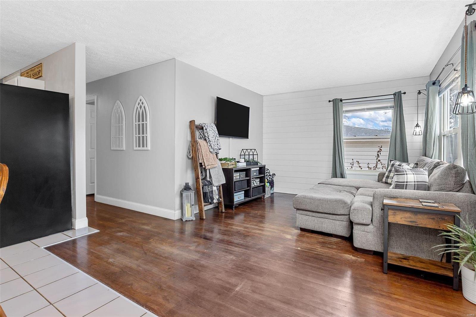 Homes for sale in St. Charles, MO | 1722 Barbara Dr, St. Charles, MO 63303 | MLS# MIS24009975