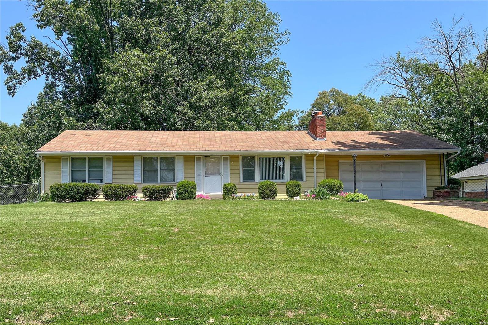 Homes for sale in Black Jack, MO | 21 Rolling Hills Dr, Black Jack, MO 63033 | MLS# MIS24018785