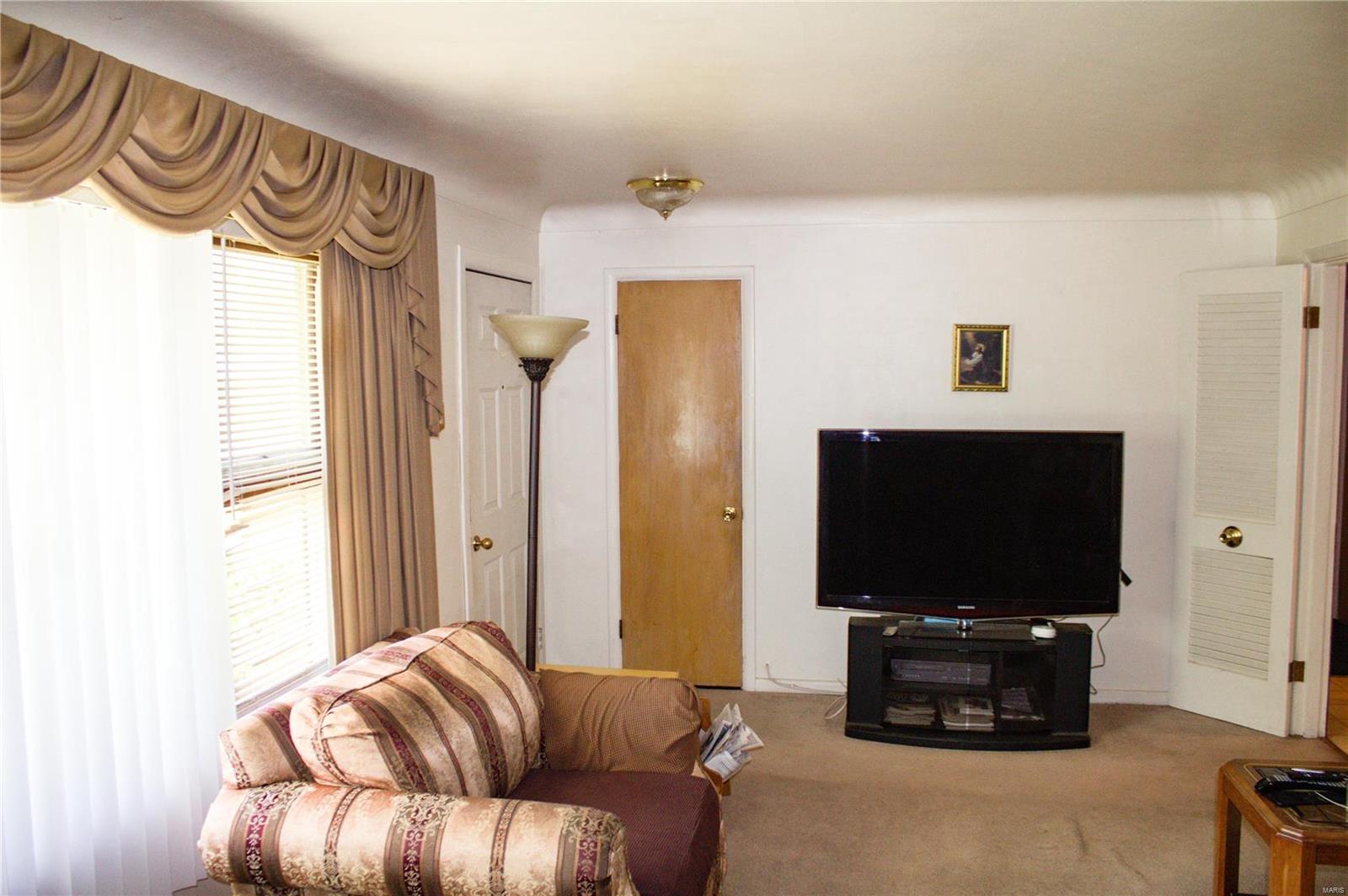 Homes for sale in Black Jack, MO | 21 Rolling Hills Dr, Black Jack, MO 63033 | MLS# MIS24018785