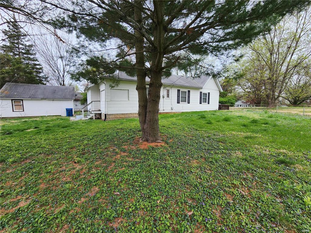 3rd image of 9758 Diamond Dr, Saint Louis, MO 63137 | MLS# MIS24033807