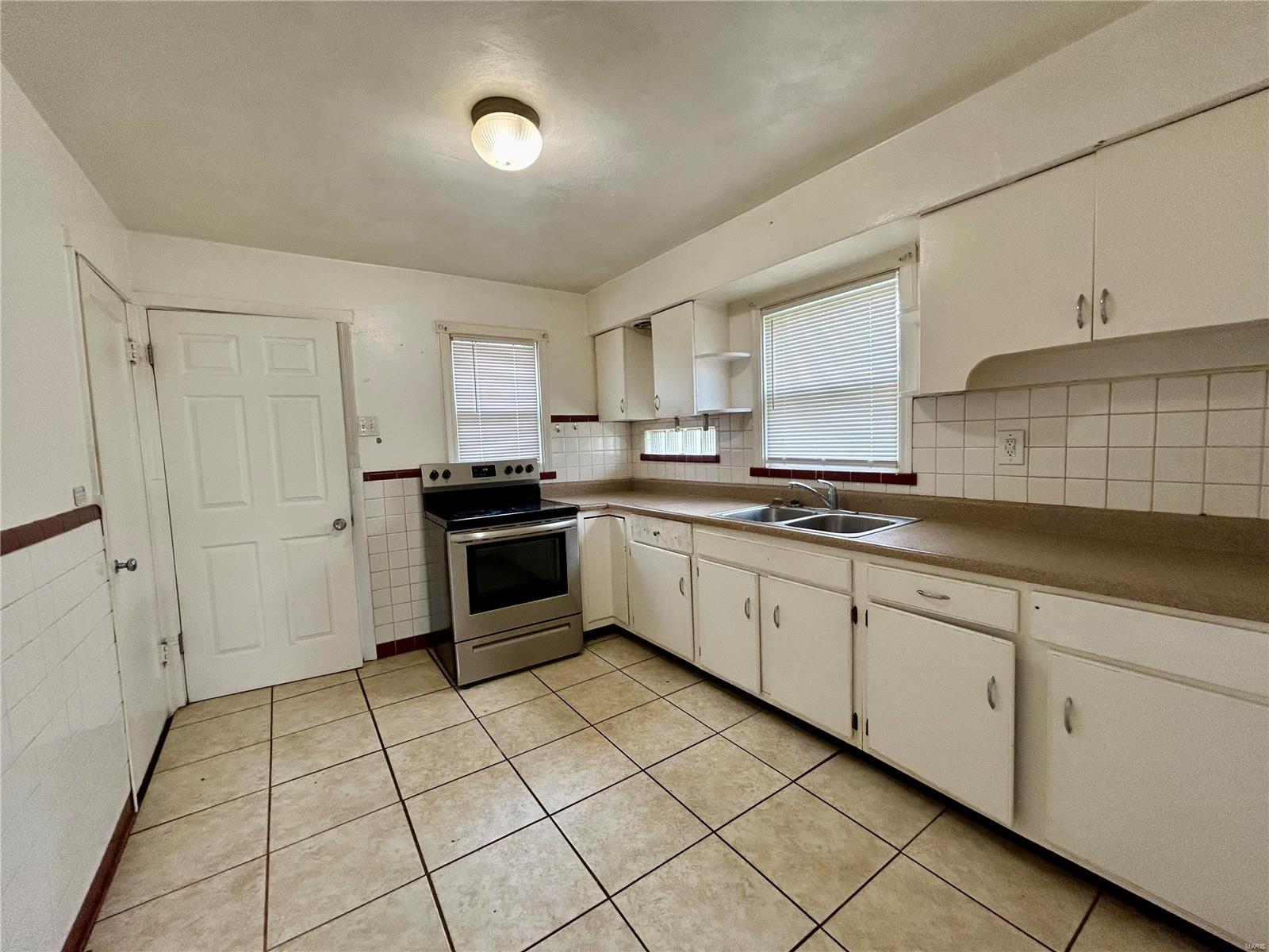 Homes for sale in Saint Louis, MO | 11820 Larimore Rd, Saint Louis, MO 63138 | MLS# MIS24039577