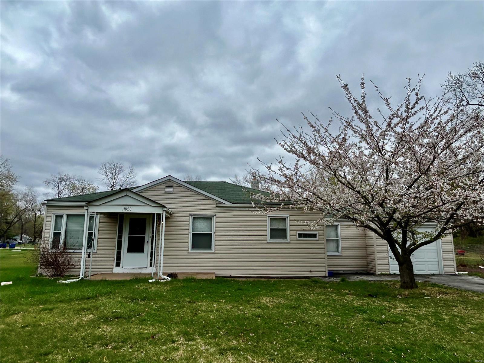 Homes for sale in Saint Louis, MO | 11820 Larimore Rd, Saint Louis, MO 63138 | MLS# MIS24039577