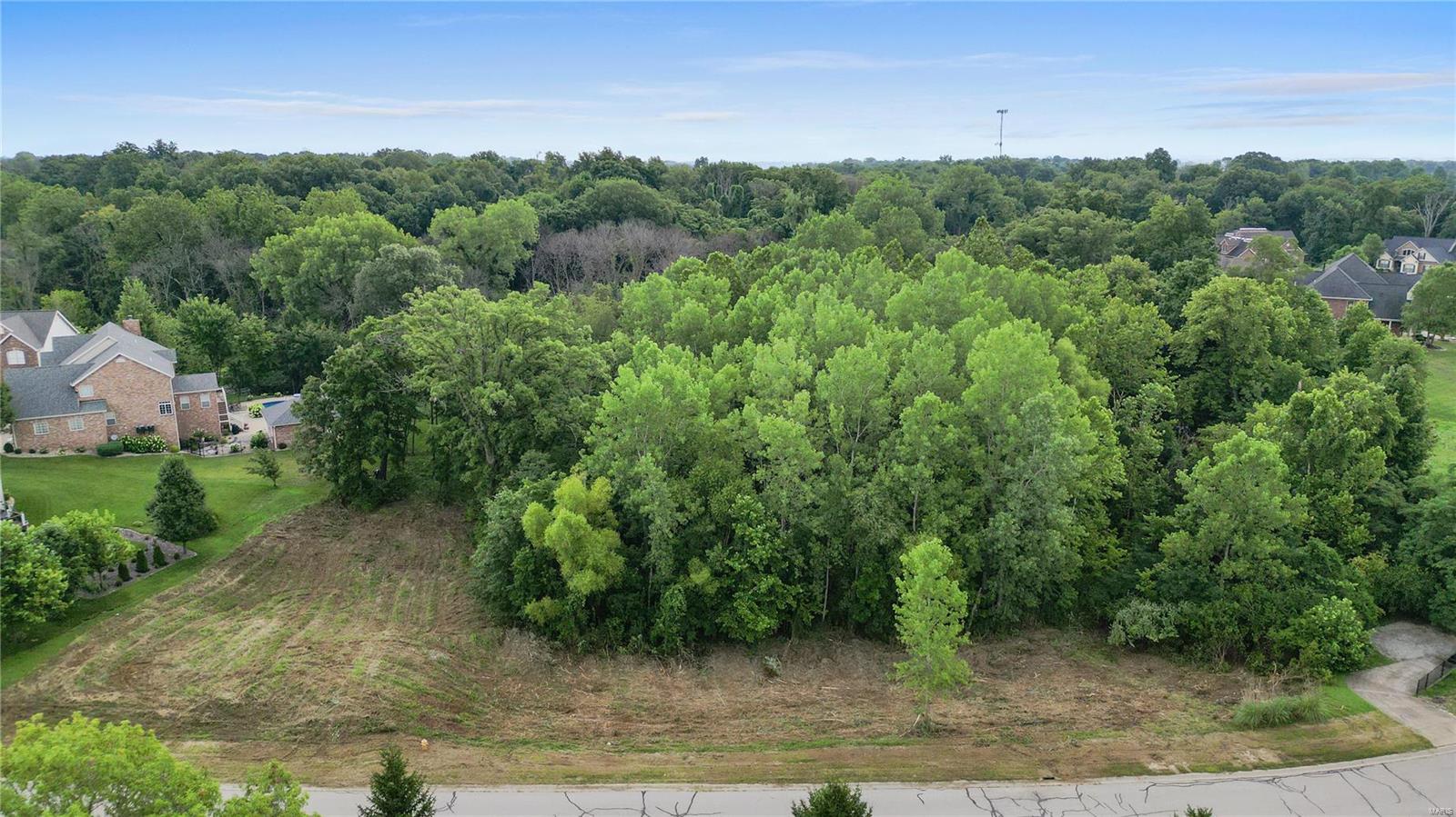 Homes for sale in Caseyville, IL | 212 Forest Oaks Dr, Caseyville, IL 62232 | MLS# MIS24040195