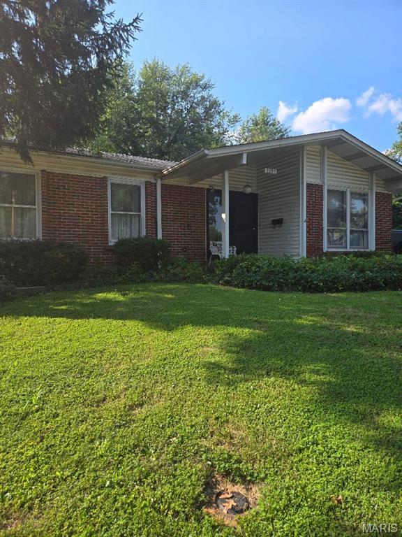 Homes for sale in Saint Louis, MO | 2295 Woodgrass Dr, Saint Louis, MO 63114 | MLS# MIS24042784