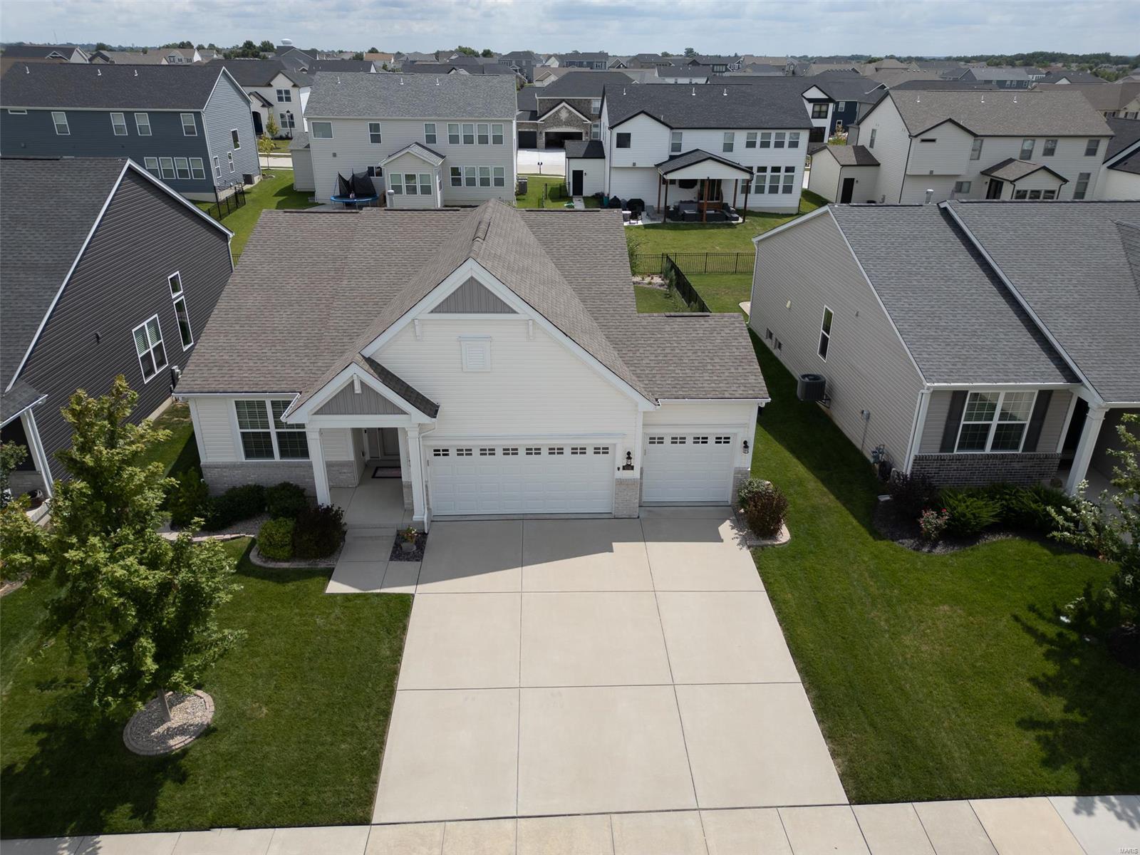 Homes for sale in Lake Saint Louis, MO | 656 Moffett Laurel Dr, Lake Saint Louis, MO 63367 | MLS# MIS24047327