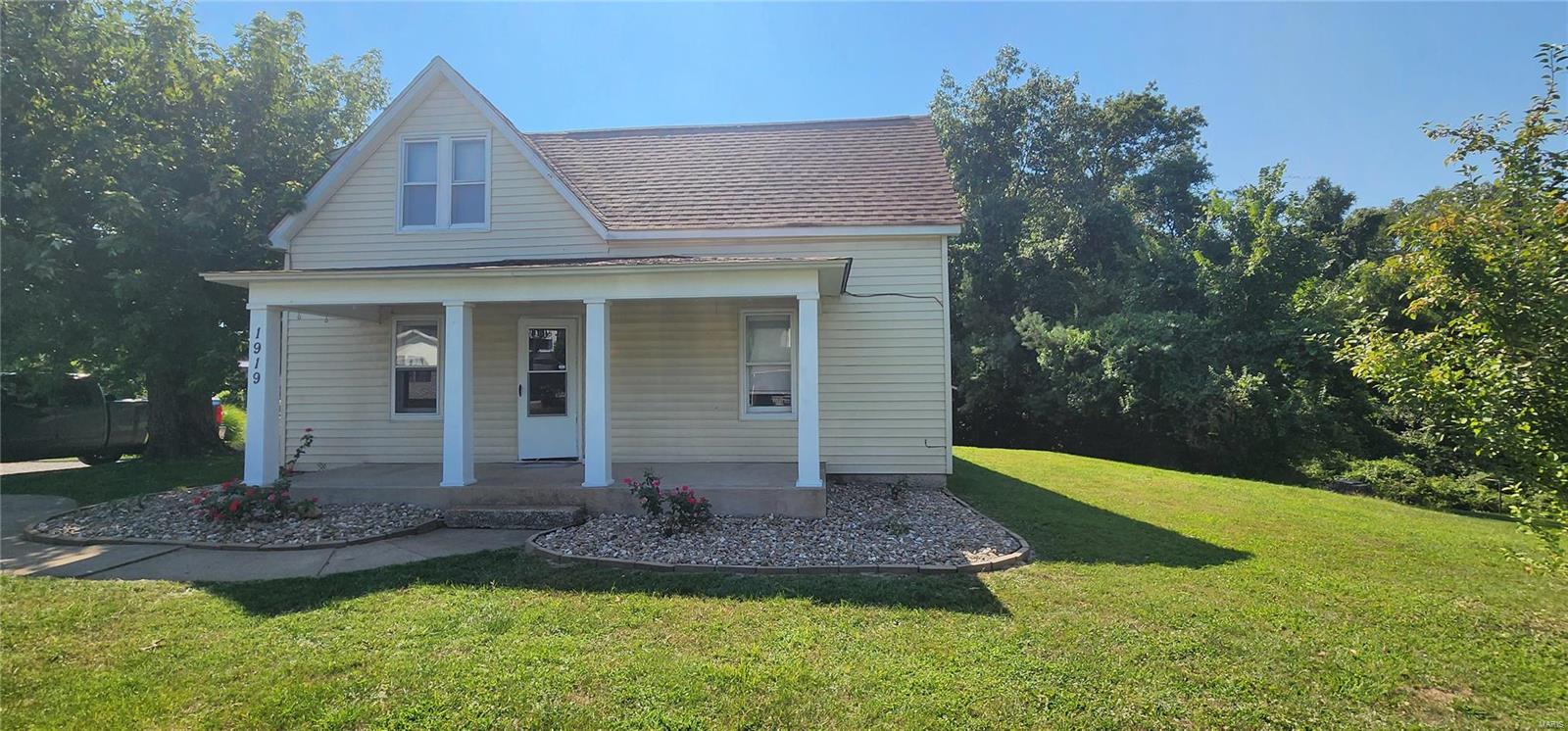 Homes for sale in Chester, IL | 1919 High St, Chester, IL 62233 | MLS# MIS24050895