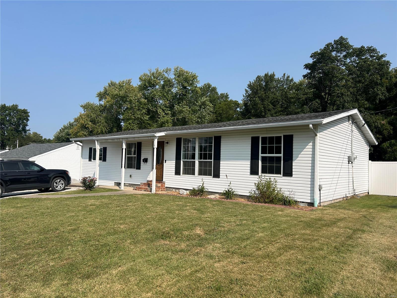 Homes for sale in Montgomery, MO | 113 Hickory Street, Montgomery, MO 63361 | MLS# MIS24057587