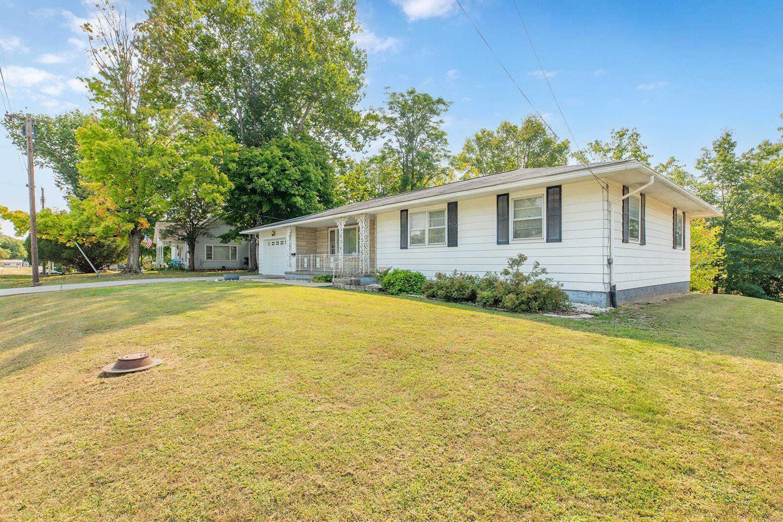 Homes for sale in Greenfield, IL | 408 Cedar, Greenfield, IL 62044 | MLS# MIS24059620