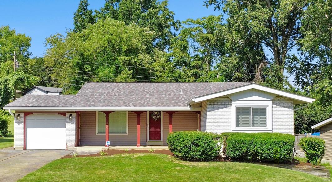 Homes for sale in Florissant, MO | 11855 Rollingsford Dr, Florissant, MO 63033 | MLS# MIS24068928