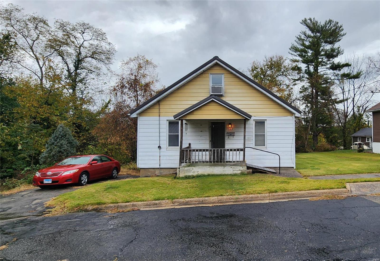 Homes for sale in Chester, IL | 753 W Oak St, Chester, IL 62233 | MLS# MIS24070493