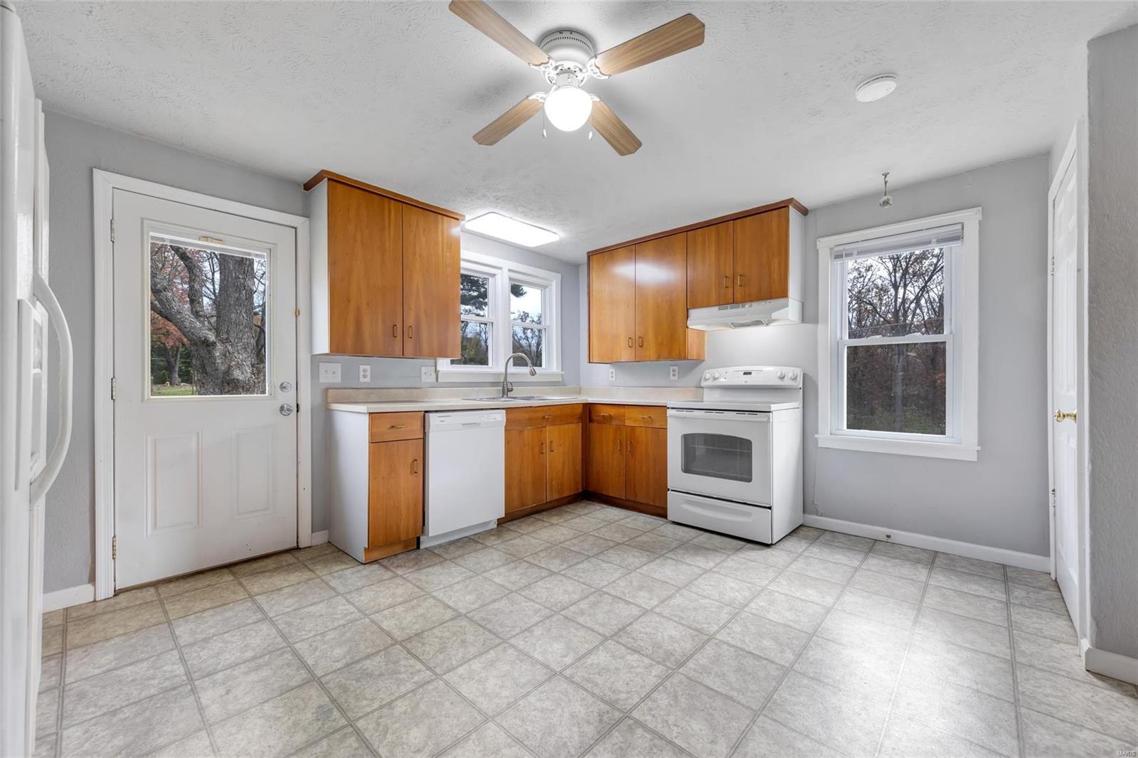 Homes for sale in Defiance, MO | 8 St Anthony Ln, Defiance, MO 63341 | MLS# MIS24071331