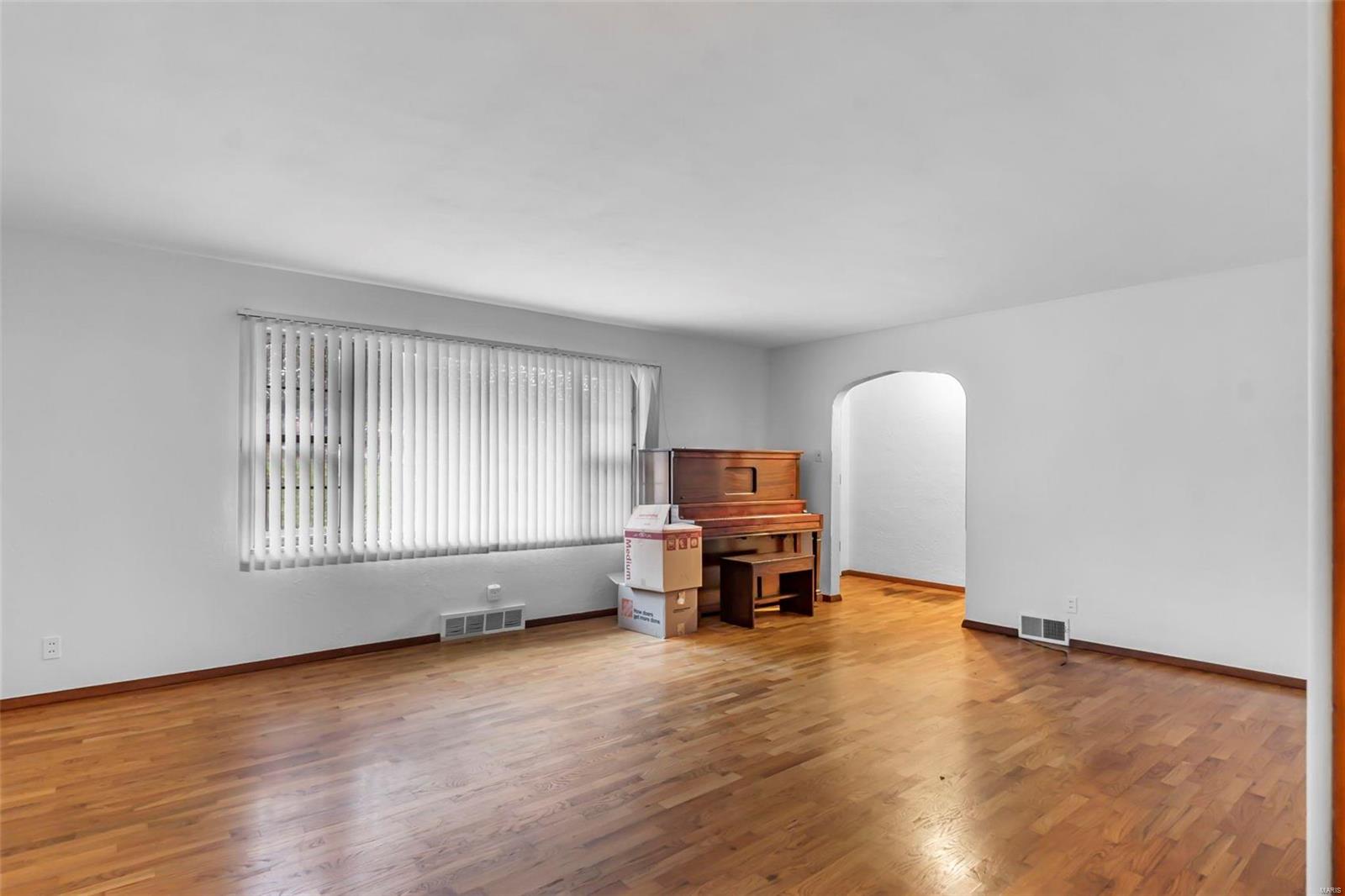 Homes for sale in Cape Girardeau, MO | 1211 W Cape Rock Dr, Cape Girardeau, MO 63701 | MLS# MIS24077035