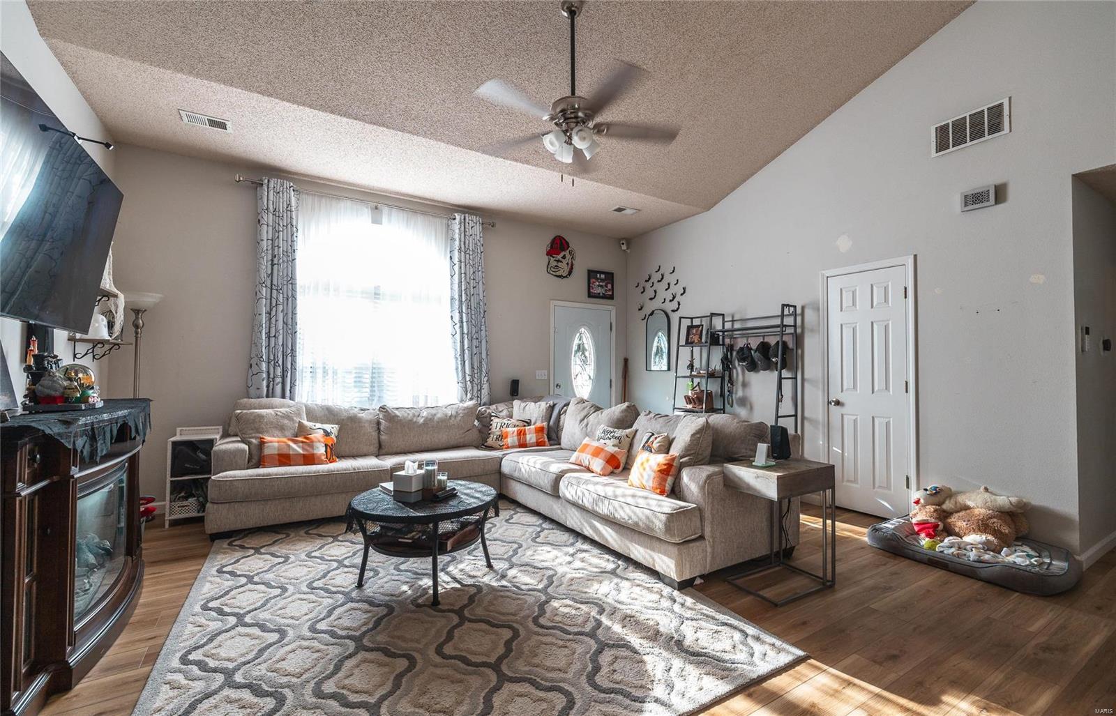 Homes for sale in Saint Robert, MO | 106 Valley Way, Saint Robert, MO 65584 | MLS# MIS24077088
