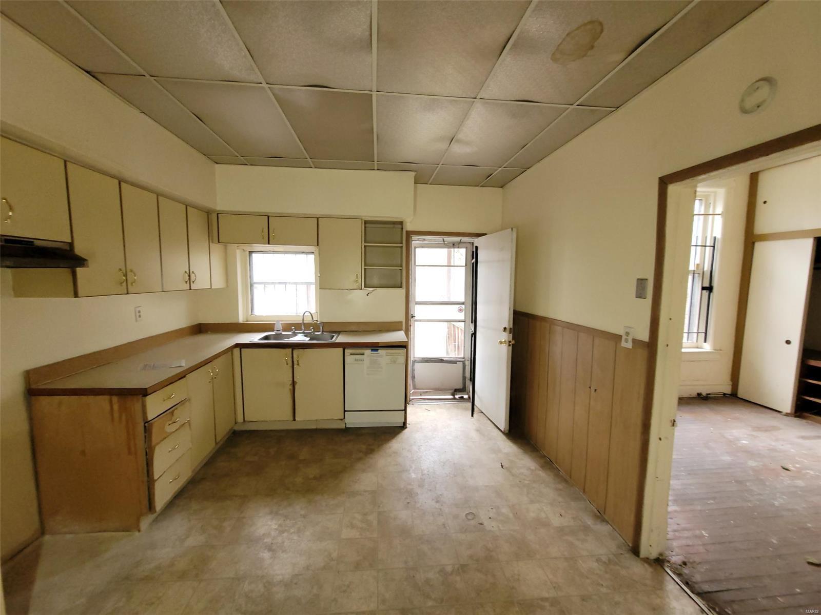 Homes for sale in Saint Louis, MO | 5331 Ridge Ave, Saint Louis, MO 63112 | MLS# MIS24077246