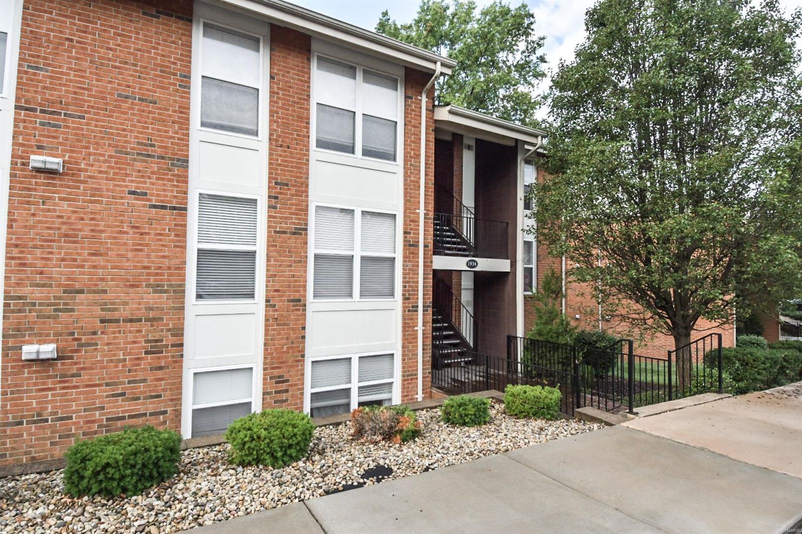 Homes for sale in Saint Louis, MO | 1934 Greenpoint Dr #304, Saint Louis, MO 63122 | MLS# MIS25000038