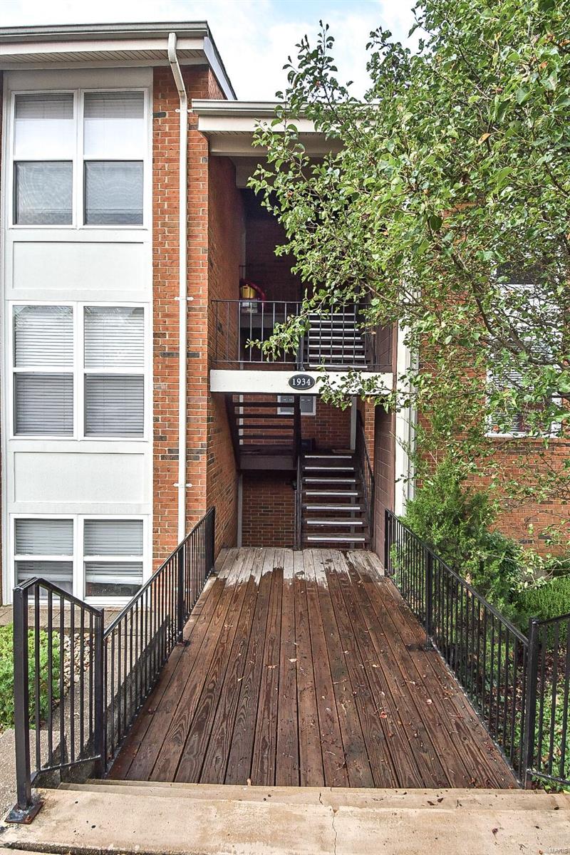 Homes for sale in Saint Louis, MO | 1934 Greenpoint Dr #304, Saint Louis, MO 63122 | MLS# MIS25000038