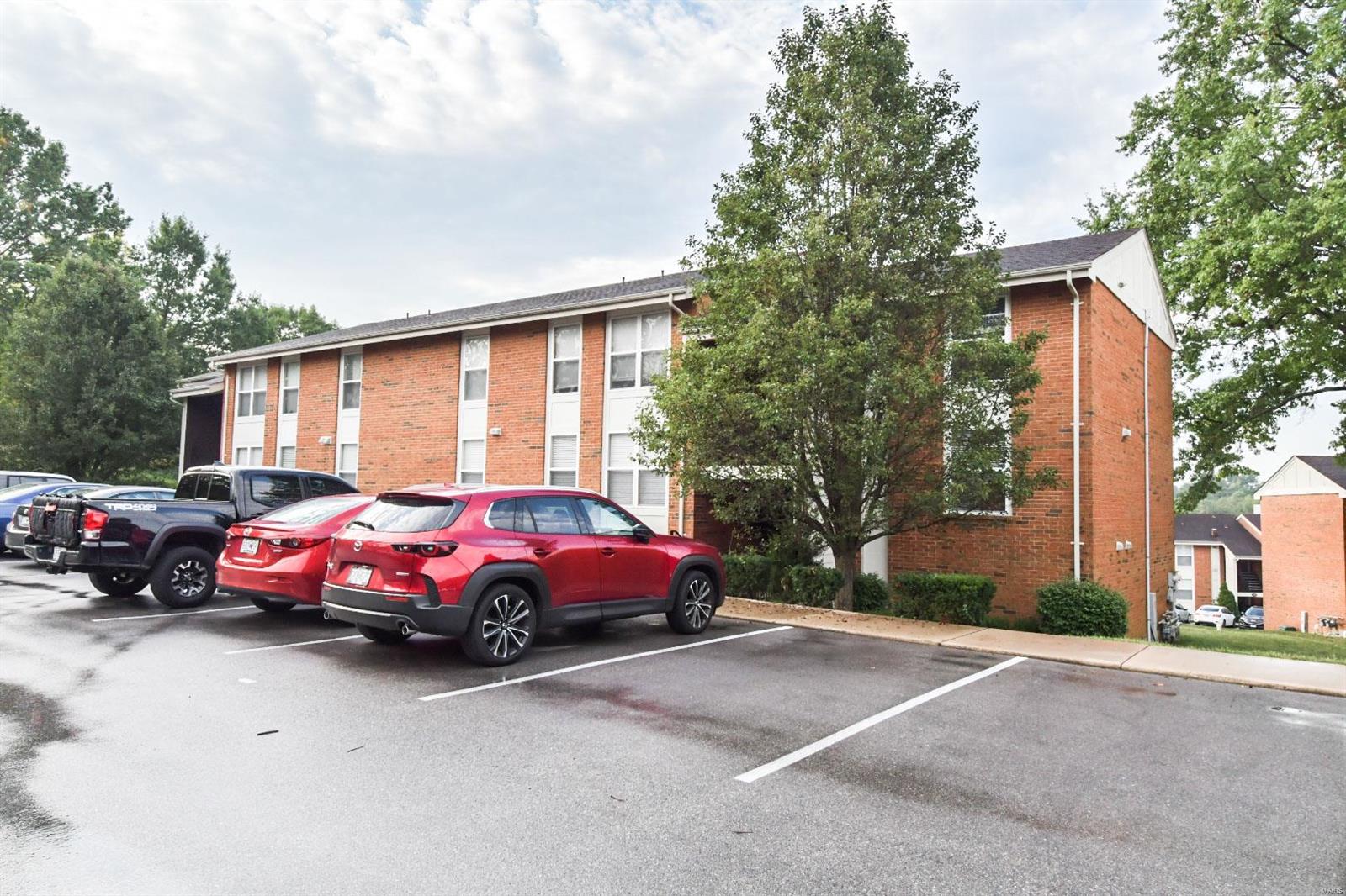 Homes for sale in Saint Louis, MO | 1934 Greenpoint Dr #304, Saint Louis, MO 63122 | MLS# MIS25000038