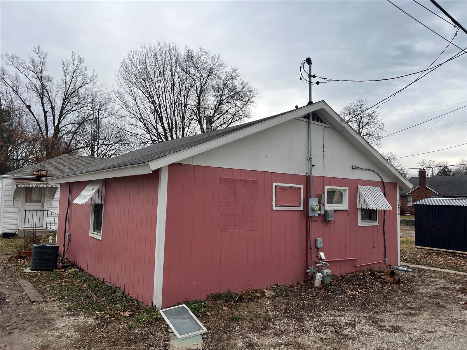 Homes for sale in Montgomery, MO | 125 S Wentz St #A,B,C, Montgomery, MO 63361 | MLS# MIS25000828