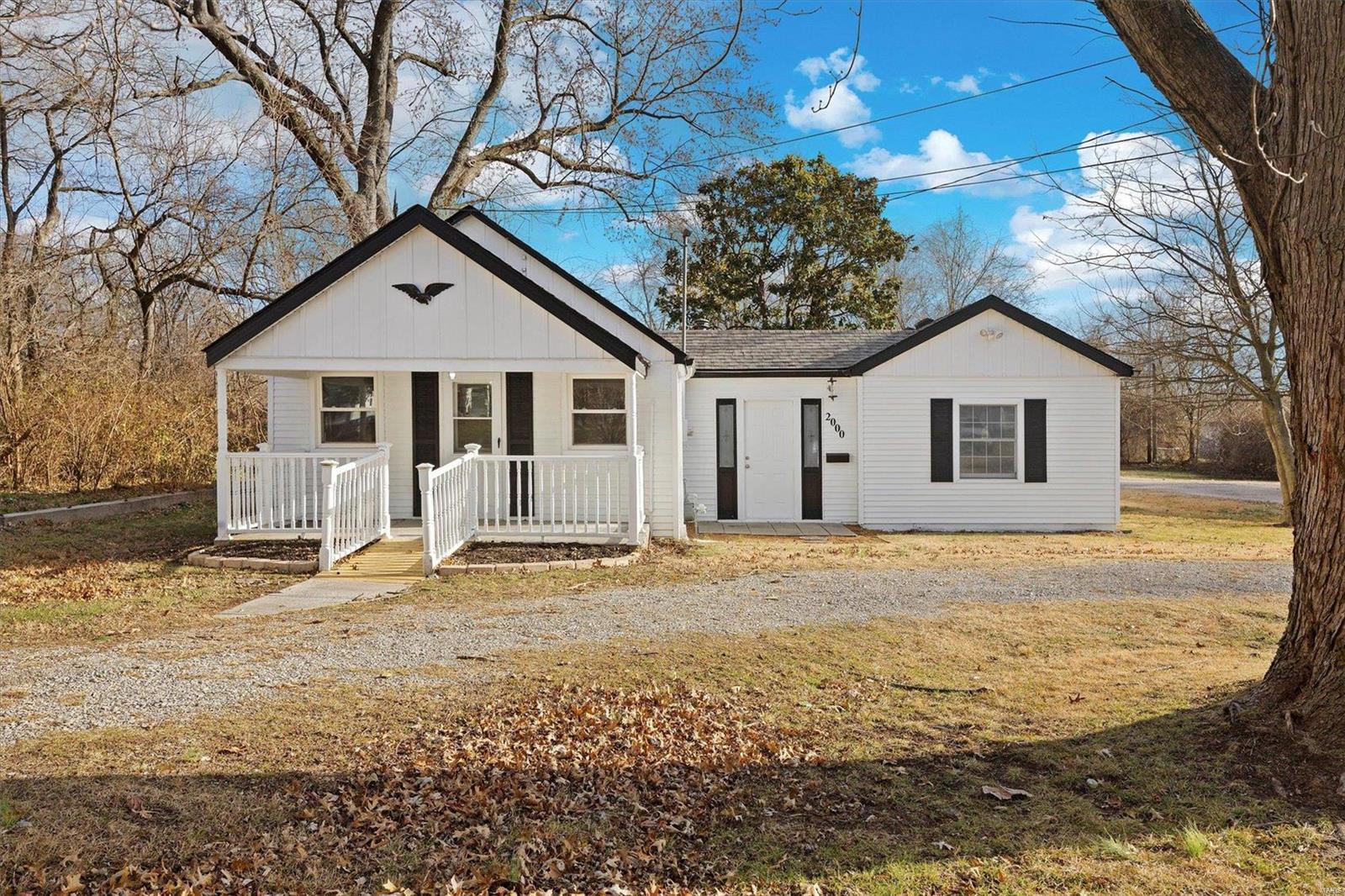 Homes for sale in Belleville, IL | 2000 E B St, Belleville, IL 62221 | MLS# MIS25000891