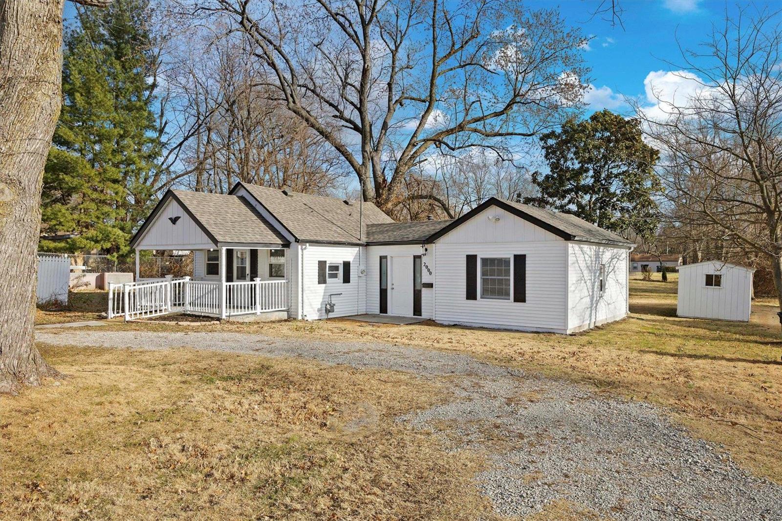 Homes for sale in Belleville, IL | 2000 E B St, Belleville, IL 62221 | MLS# MIS25000891