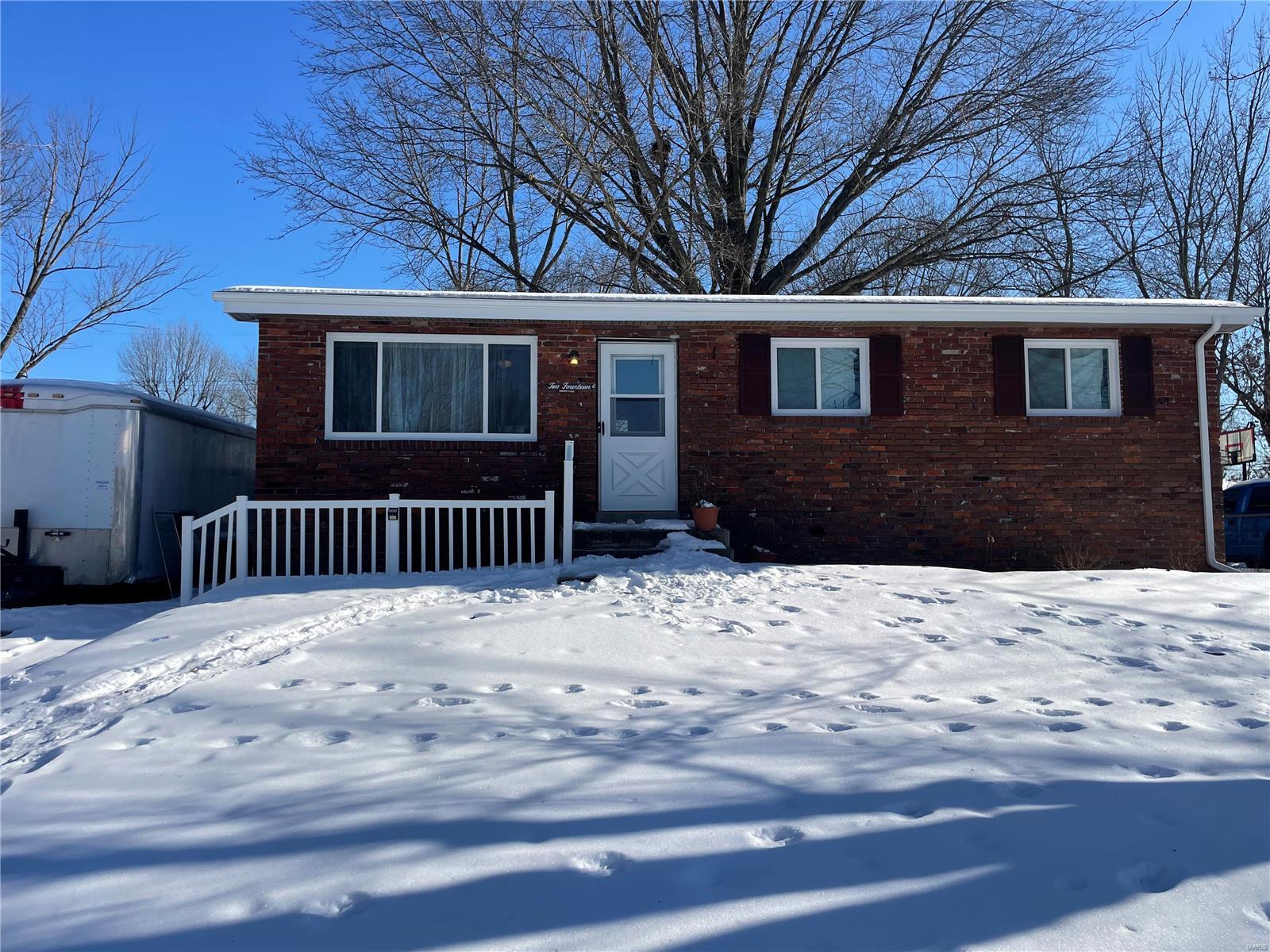 Homes for sale in Gray Summit, MO | 214 Berry Dr, Gray Summit, MO 63039 | MLS# MIS25001039