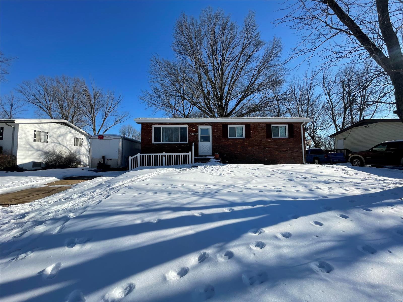 Homes for sale in Gray Summit, MO | 214 Berry Dr, Gray Summit, MO 63039 | MLS# MIS25001039