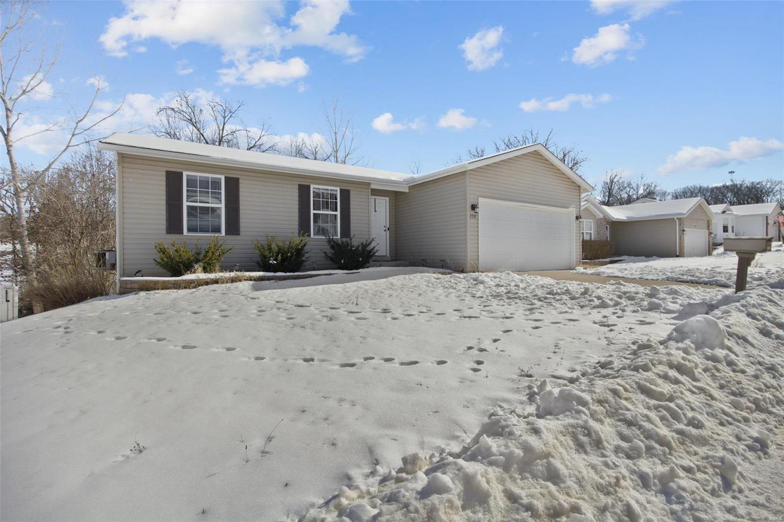 Homes for sale in High Ridge, MO | 2332 Arkansas Dr, High Ridge, MO 63049 | MLS# MIS25001877