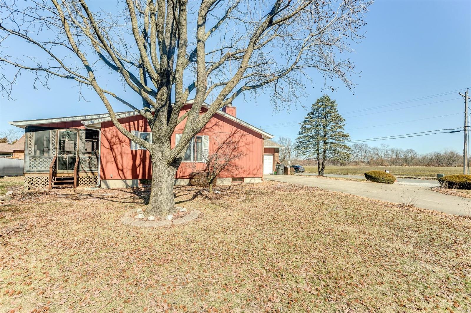 Homes for sale in Staunton, IL | 927 Reservoir Rd, Staunton, IL 62088 | MLS# MIS25002298