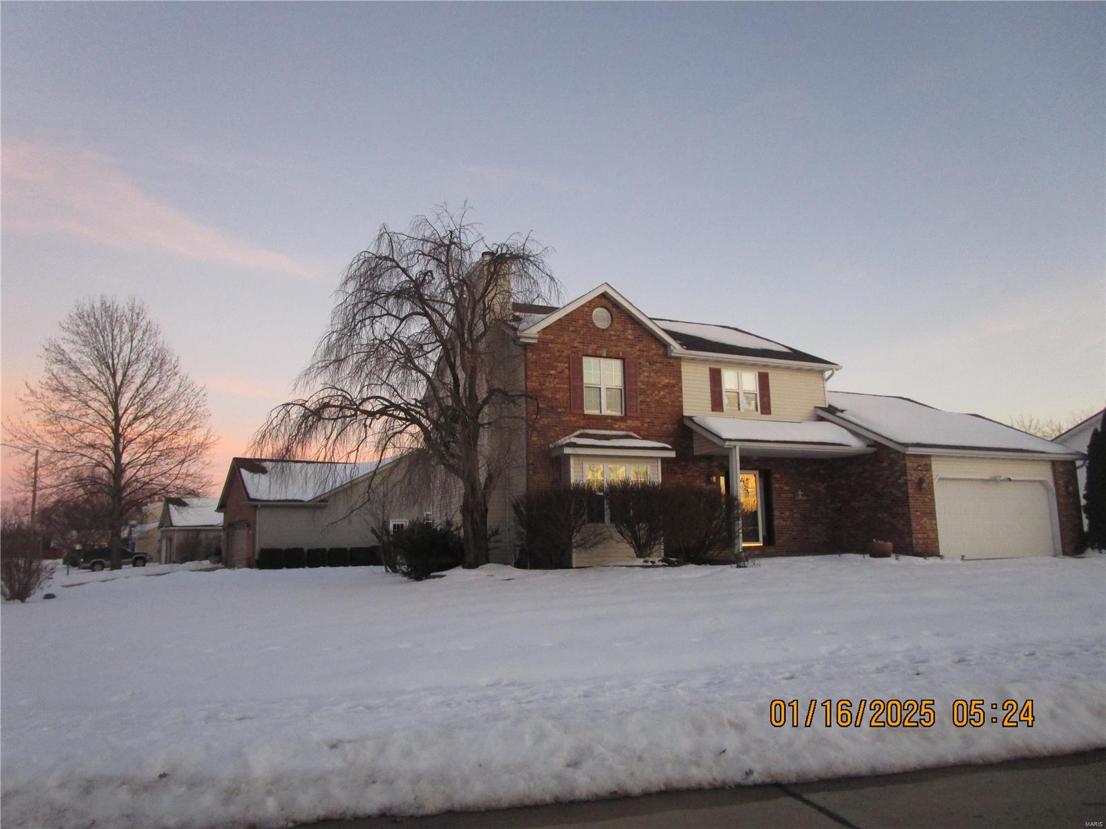 Homes for sale in Troy, IL | 1508 Fairoaks Dr, Troy, IL 62294 | MLS# MIS25002841