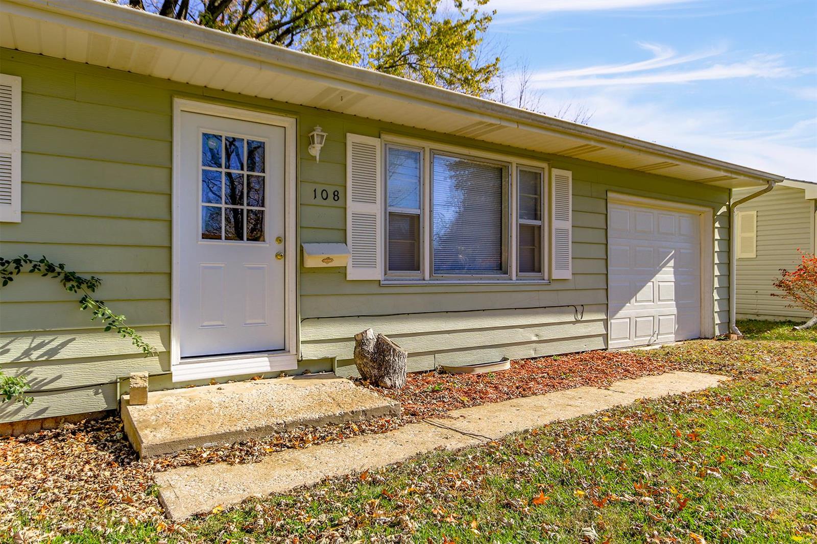 Homes for sale in Montgomery, MO | 108 N Lyons Ave, Montgomery, MO 63361 | MLS# MIS25004738