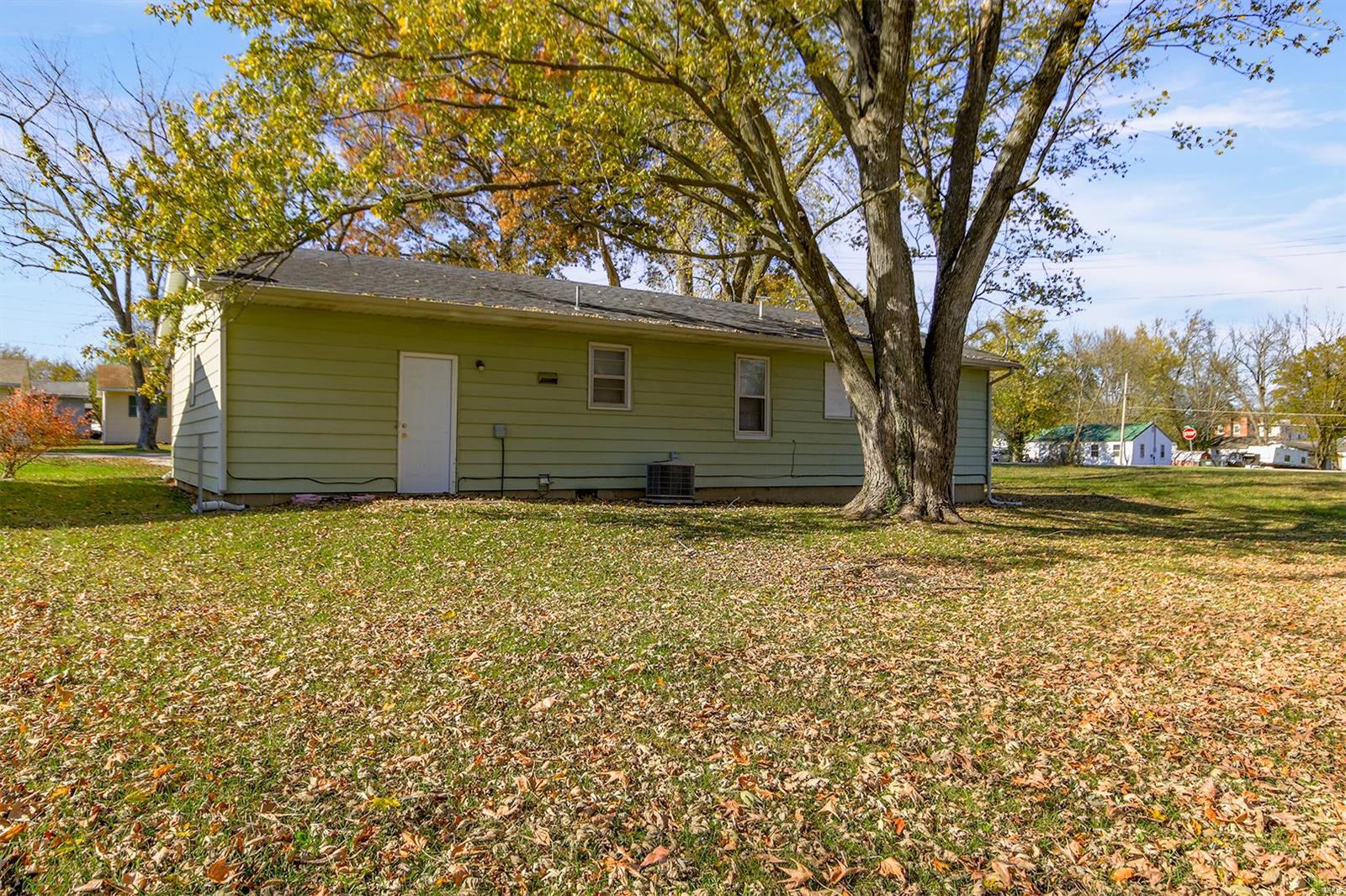 Homes for sale in Montgomery, MO | 108 N Lyons Ave, Montgomery, MO 63361 | MLS# MIS25004738