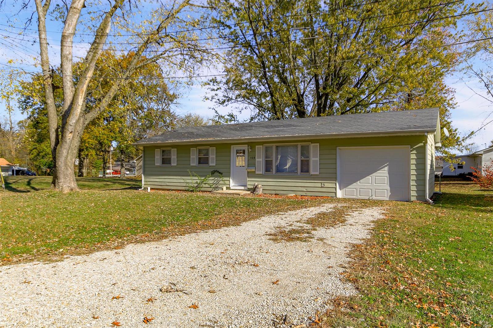Homes for sale in Montgomery, MO | 108 N Lyons Ave, Montgomery, MO 63361 | MLS# MIS25004738