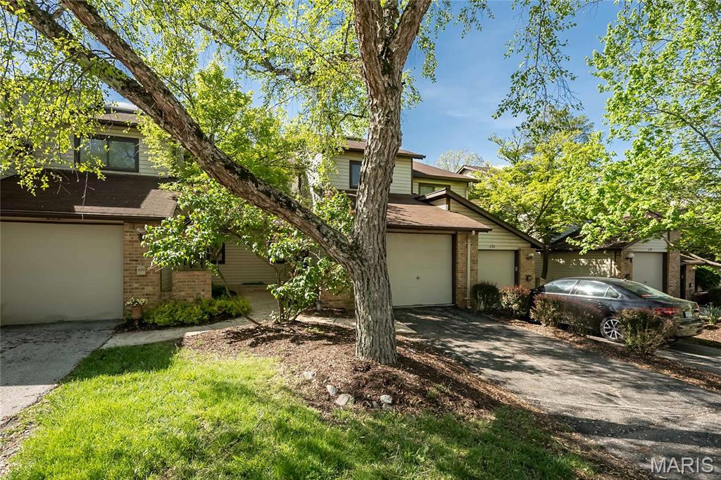 Homes for sale in Ballwin, MO | 628 Painted Vista Dr, Ballwin, MO 63021 | MLS# MIS25004911