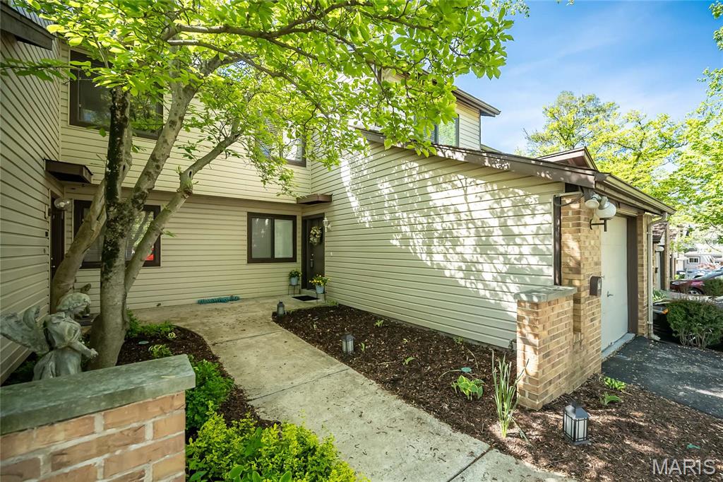 Homes for sale in Ballwin, MO | 628 Painted Vista Dr, Ballwin, MO 63021 | MLS# MIS25004911