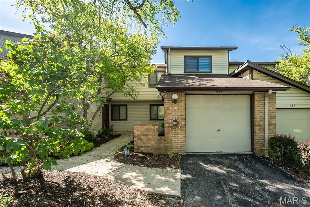 Homes for sale in Ballwin, MO | 628 Painted Vista Dr, Ballwin, MO 63021 | MLS# MIS25004911