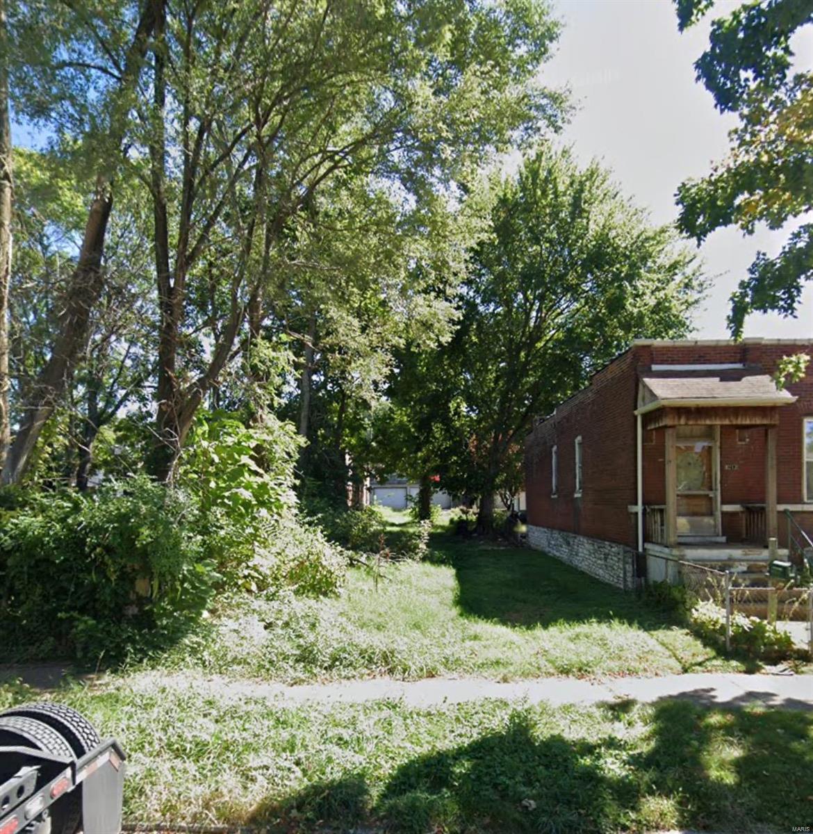 Homes for sale in Saint Louis, MO | 8210 Pennsylvania Ave, Saint Louis, MO 63111 | MLS# MIS25004976