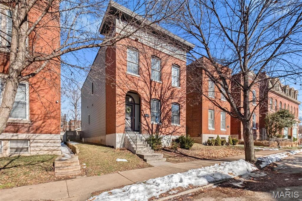 Homes for sale in St. Louis, MO | 1911 Utah St, St. Louis, MO 63118 | MLS# MIS25005059