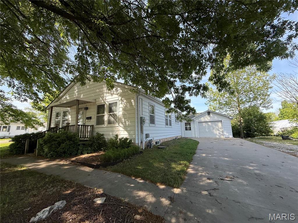 Homes for sale in Wellsville, MO | 509 & 511 E Hudson St, Wellsville, MO 63384 | MLS# MIS25005427