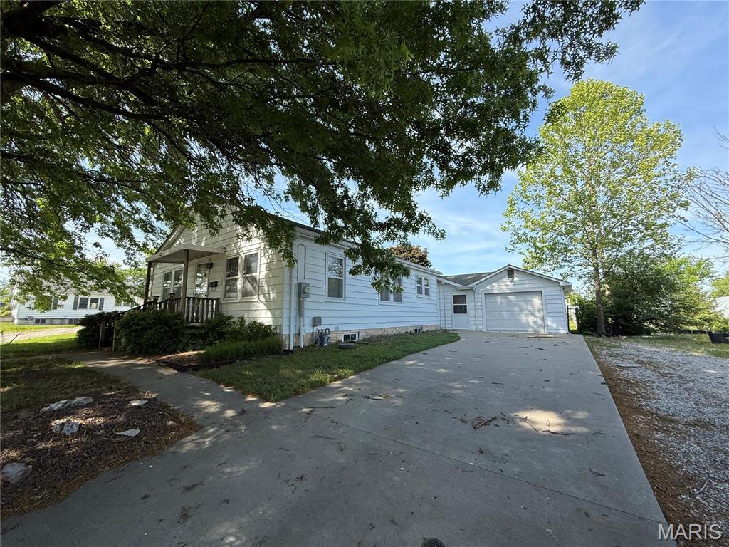 Homes for sale in Wellsville, MO | 509 & 511 E Hudson St, Wellsville, MO 63384 | MLS# MIS25005427