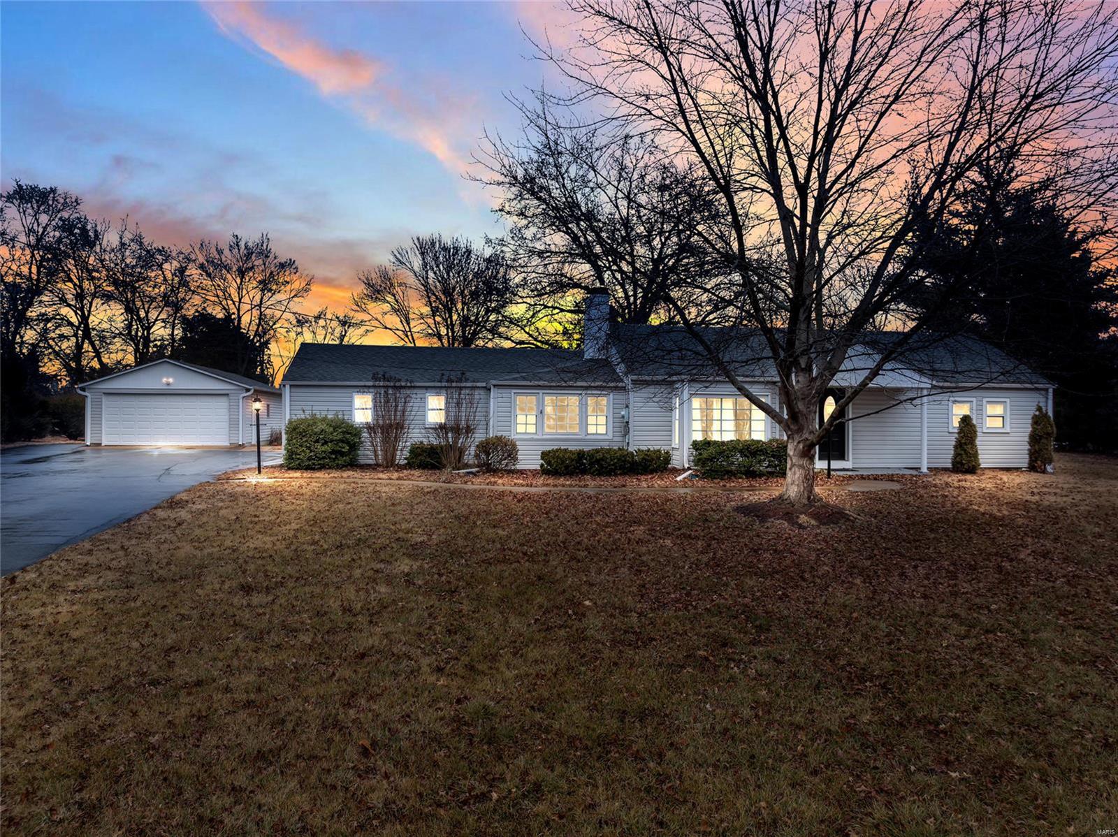 Homes for sale in Sunset Hills, MO | 10305 Kennerly Rd, Sunset Hills, MO 63128 | MLS# MIS25005535