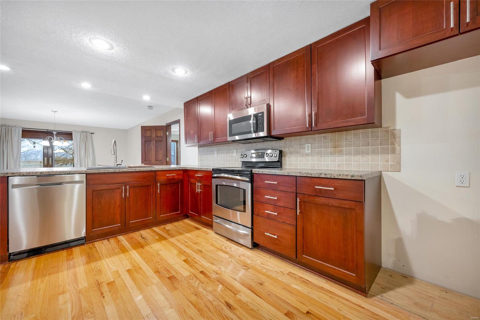 Homes for sale in Sunset Hills, MO | 10305 Kennerly Rd, Sunset Hills, MO 63128 | MLS# MIS25005535